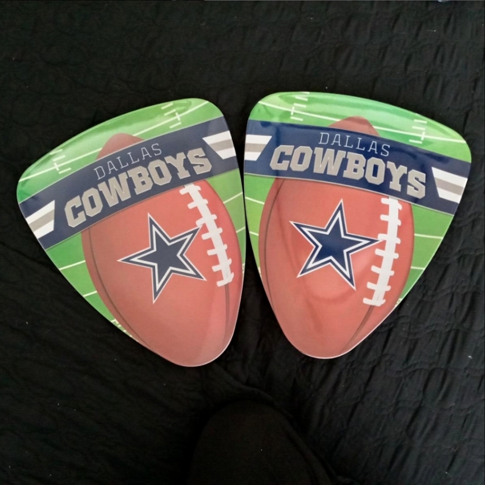 NFL Dallas cowboys serving plastic plates